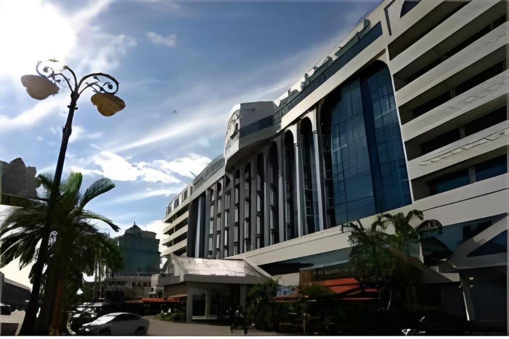 The Centrepoint Hotel Bandar Seri Begawan Exterior photo